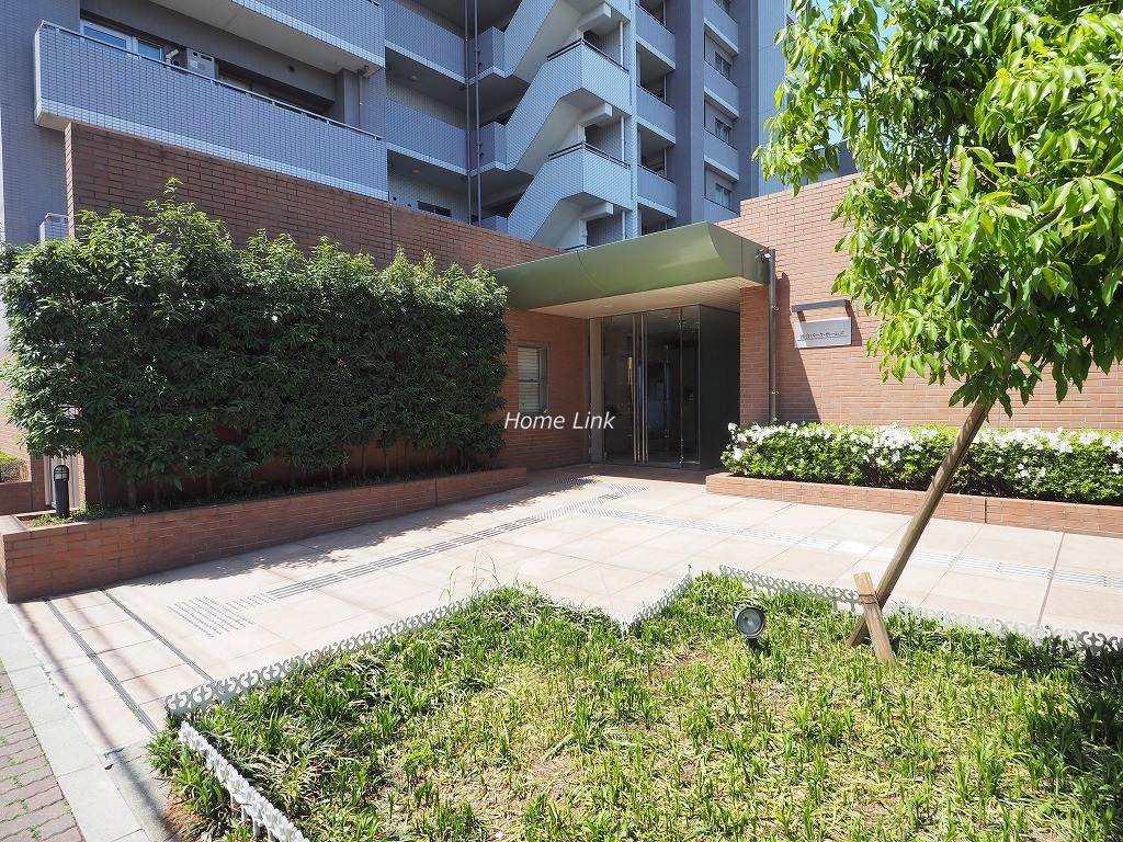 西台パーク・ホームズ　エントランス前アプローチ